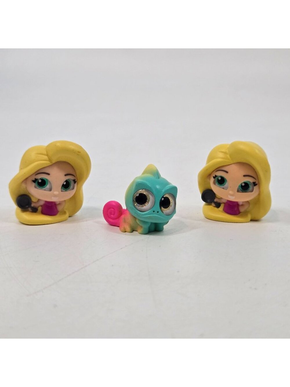 Disney Doorables Tangled 2 Rapunzel with Frying Pan Rainbow Pascal Mini Figures